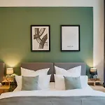 New 130M², Lounge Room, Im Herzen Berlins